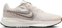Кросівки жіночі Nike W Run Defy HM9593-100 36,5 (6 US) молочні